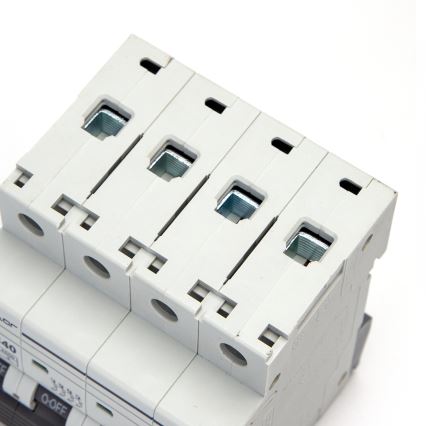 Aigostar - Istič 4-pólový 4P-25A-C 400V