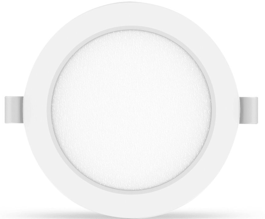 Svetlo s difúzorom je zobrazené na bielom pozadí. Je okrúhle, biele a má jednoduchý dizajn. Svetlo je pripravené na inštaláciu.