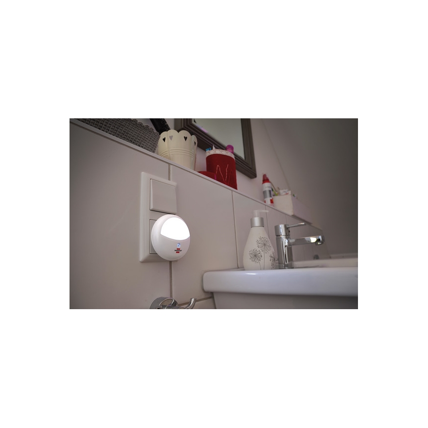 Brennenstuhl - LED Orientačné svietidlo so senzorom do zásuvky LED/0,85W/230V