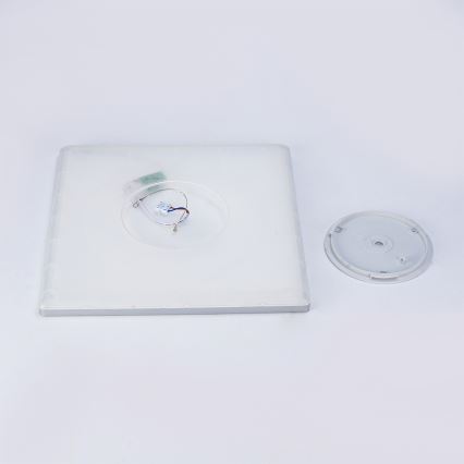 Brilagi - LED kúpeľňové stropné svietidlo ULTRA SLIM LED/24W/230V 42x42 cm strieborné IP54