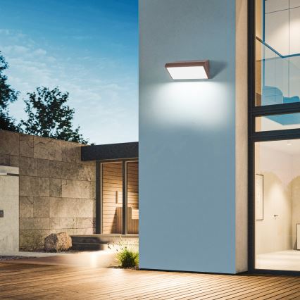 Brilagi - LED RGBW Stlmiteľné vonkajšie nástenné svietidlo TRIANGLE 1xE27/15W/230V 2700-6500K IP65 hnedá