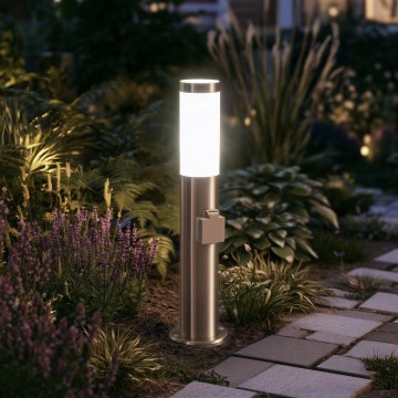 BRILAGI - Vonkajšia lampa so zásuvkou ELIA 1xE27/20W/230V IP44 50 cm matný chróm