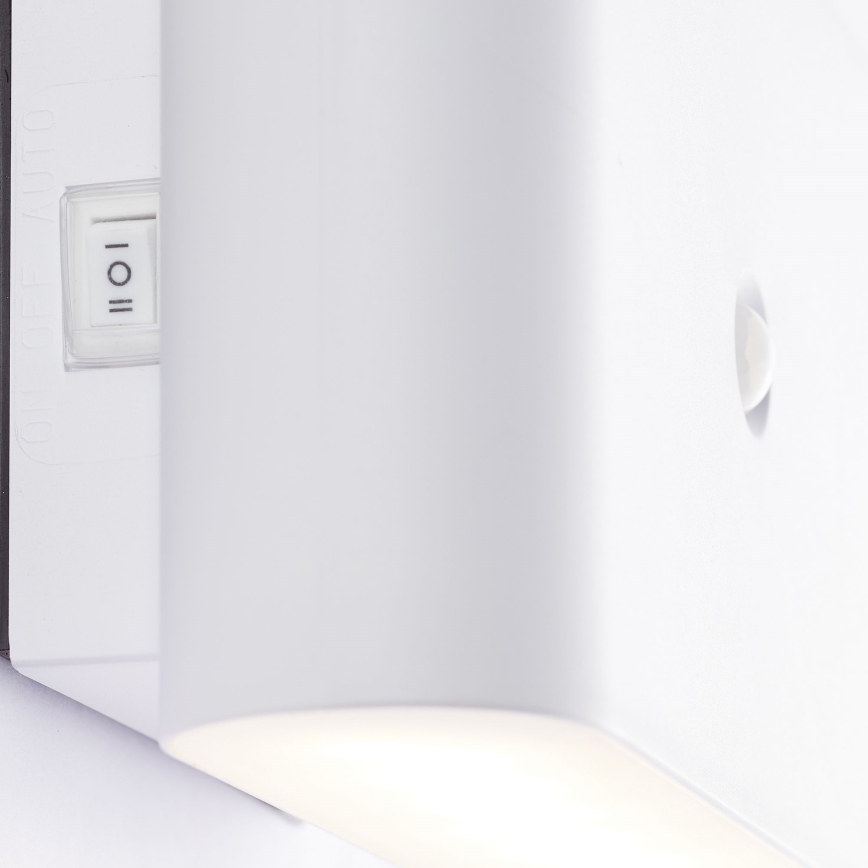 Brilliant - LED Vonkajšie nabíjacie nástenné svietidlo so senzorom XINO LED/3W/5V 3600 mAh IP44 biela
