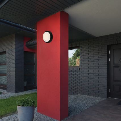 Brilo - LED nabíjateľné vonkajšie nástenné svietidlo so snímačom LED/4W/5V 4400 mAh IP44 čierna