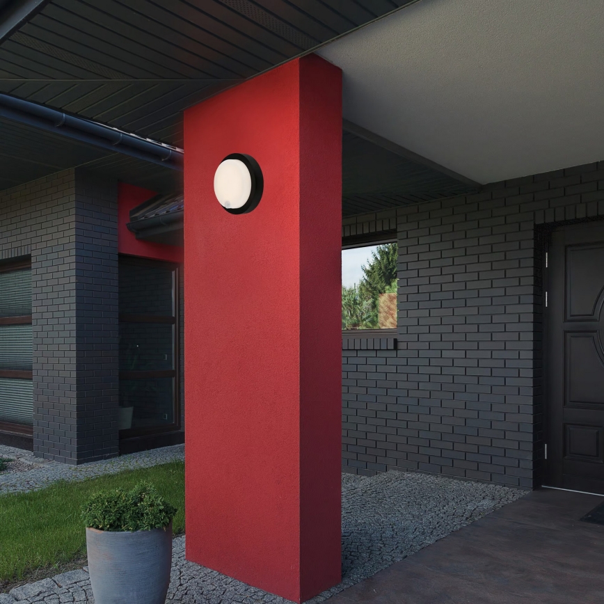 Brilo - LED nabíjateľné vonkajšie nástenné svietidlo so snímačom LED/4W/5V 4400 mAh IP44 čierna