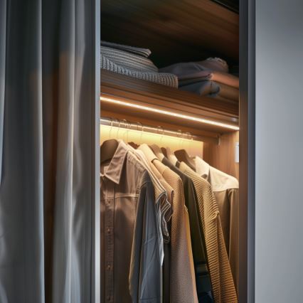 Globo - LED pás so senzorom LED/1,5W/6V 4xAAA 3000K 1,5 m