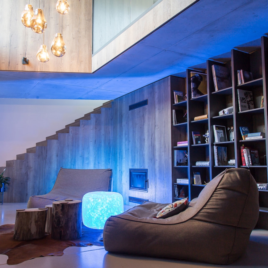 LED Nafukovací taburet s diaľkovým ovládačom LED/5V/60cm