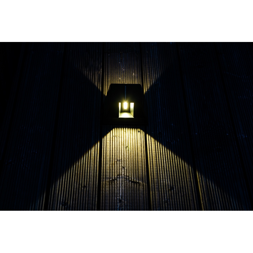LED Solárne nástenné svietidlo so senzorom LED/2W/5V IP54 1300 mAh