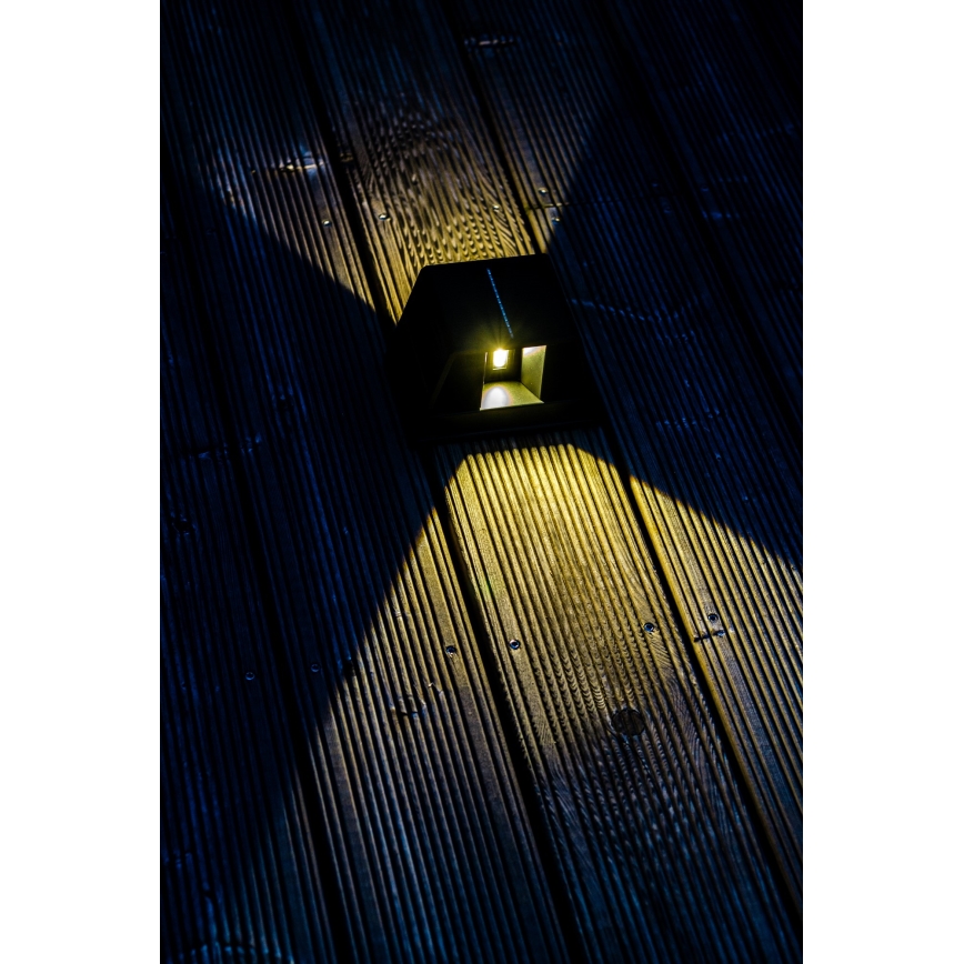 LED Solárne nástenné svietidlo so senzorom LED/2W/5V IP54 1300 mAh