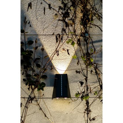 LED Solárne nástenné svietidlo so senzorom LED/2W/5V IP54 1300 mAh