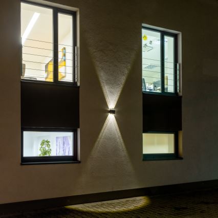 LED Solárne nástenné svietidlo so senzorom LED/2W/5V IP54 1300 mAh