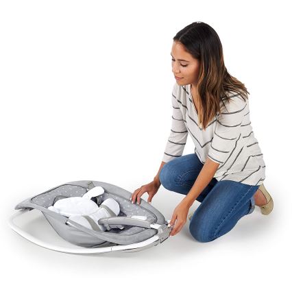 Ingenuity - Detská hojdačka s melódiou CUDDLE LAMB 3xLR14