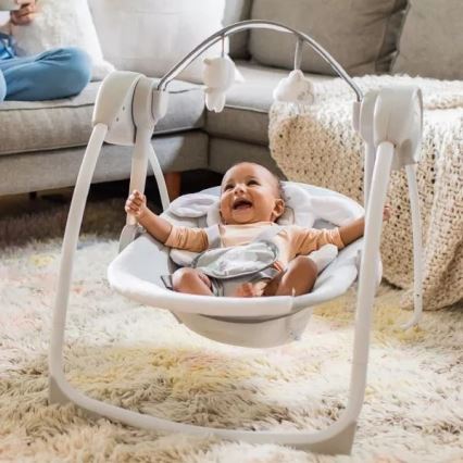 Ingenuity - Detská hojdačka s melódiou CUDDLE LAMB 4xLR14