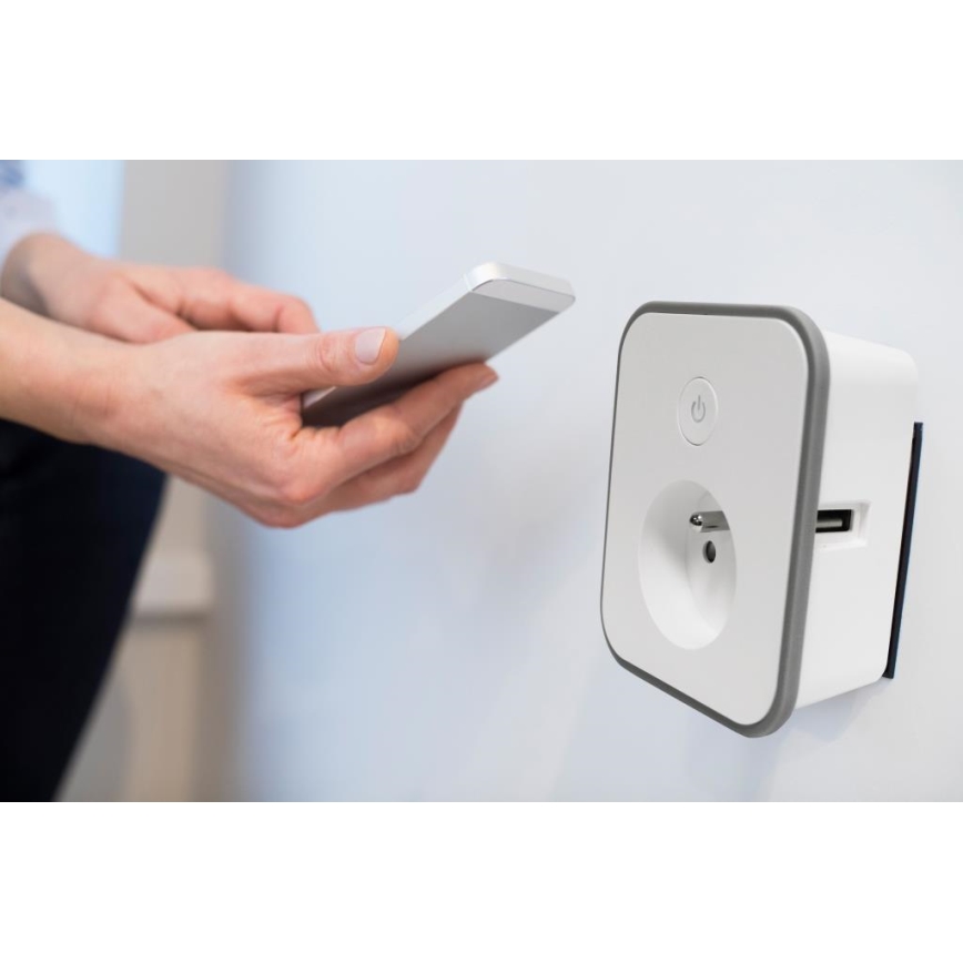Inteligentná zásuvka s meraním spotreby 3680W/230V + 2xUSB/12W/5V Wi-Fi