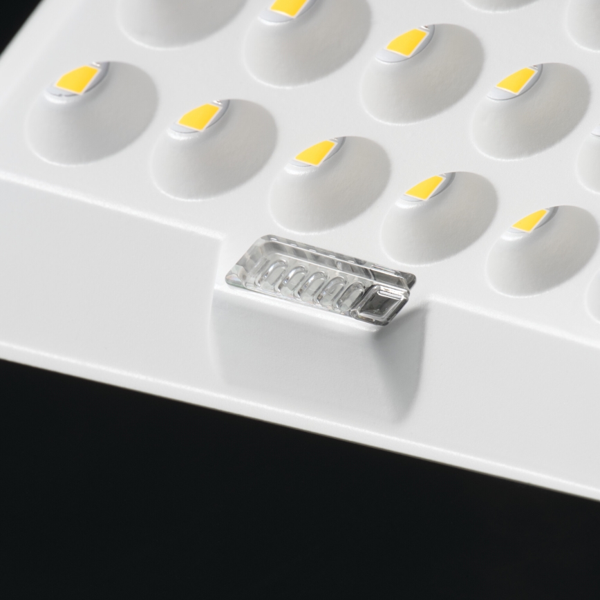 LED Stmievateľný reflektor so solárnym panelom a senzorom súmraku LED/10W/10000 mAh 3,2V IP65 + diaľkové ovládanie