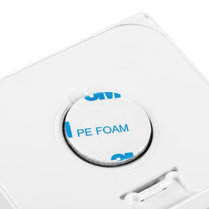 Zabudovateľné LED svietidlo s pohybovým a súmrakovým senzorom IRS LED/0,3W/3xAAA IP54 biela