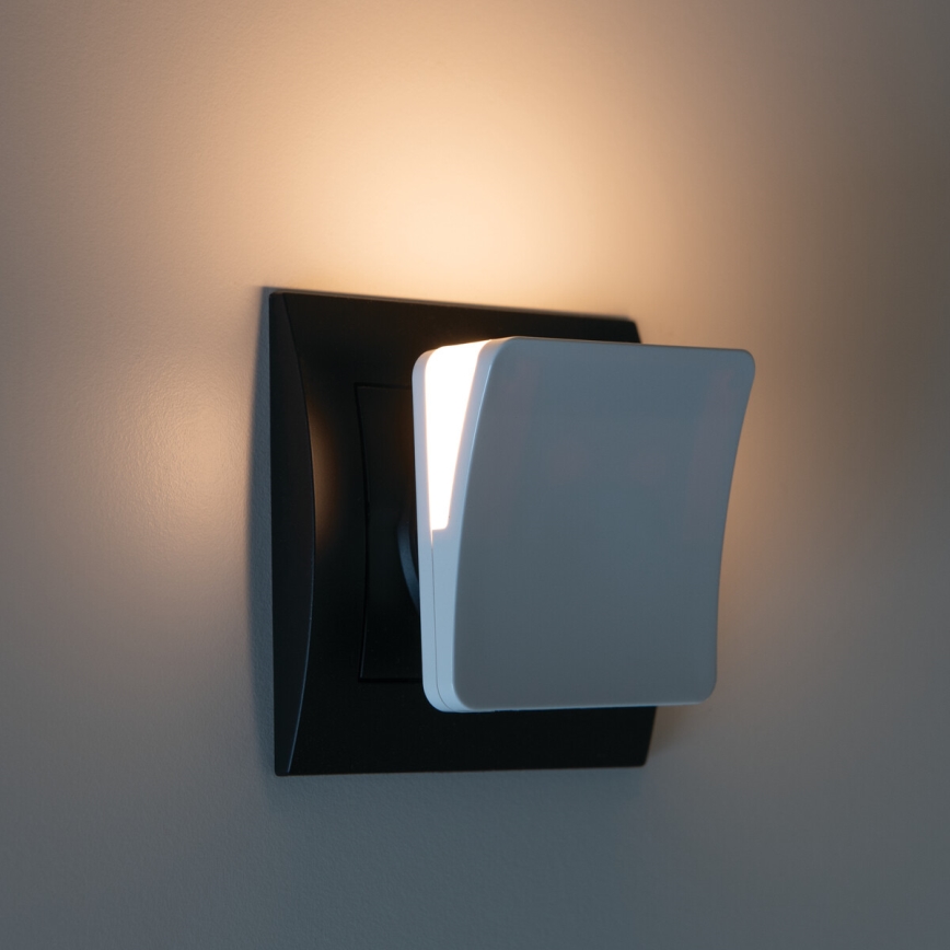 LED orientačné svietidlo do zásuvky so senzorom súmraku HOFI LED/0,28W/230V biela