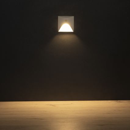 LED schodiskové svietidlo s pohybovým a súmrakovým snímačom EXIN LED/2,5W/230V 3000K IP65 biele hranaté