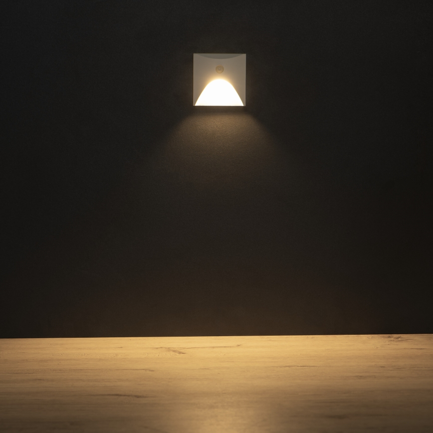 LED schodiskové svietidlo s pohybovým a súmrakovým snímačom EXIN LED/2,5W/230V 3000K IP65 biele hranaté