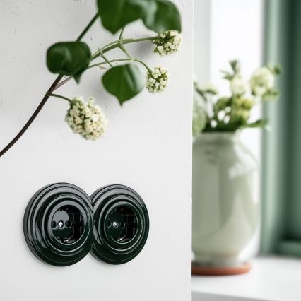 Kliklap - Dvojitá retro zásuvka do domu s rámčekom SCHUKO 230V zelená