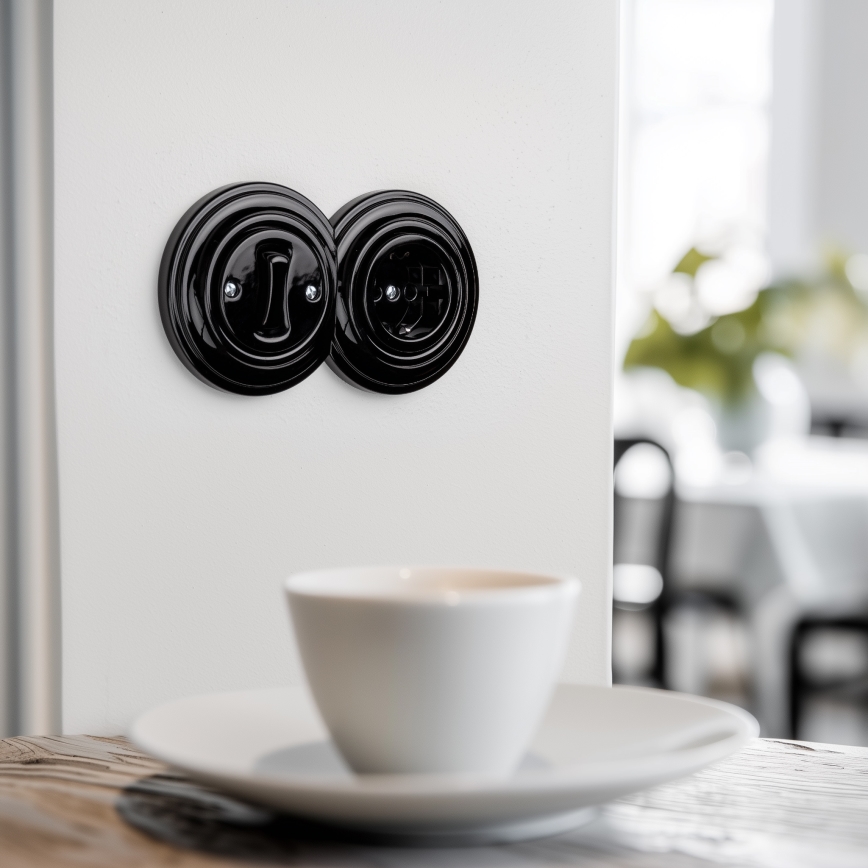 Kliklap - Retro jednopólový vypínač č. 1 a zásuvka SCHUKO 230 V so rámčekom v čiernej