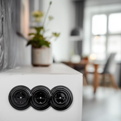 Kliklap - Trojitá retro domová zásuvka s rámčekom SCHUKO 230V čierna