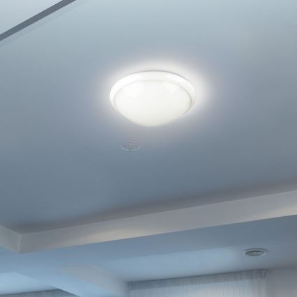 Kúpeľňové stropné svietidlo so senzorom 1xE27/60W/230V IP44 ø 29,6 cm