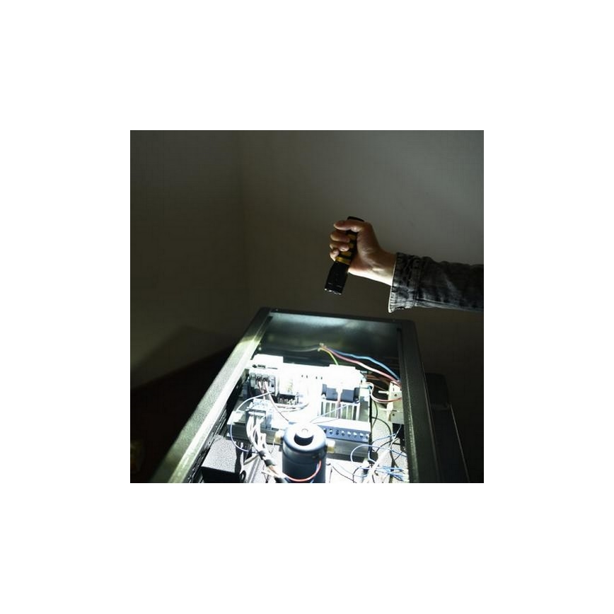 LED Baterka LED/5W/3xAAA
