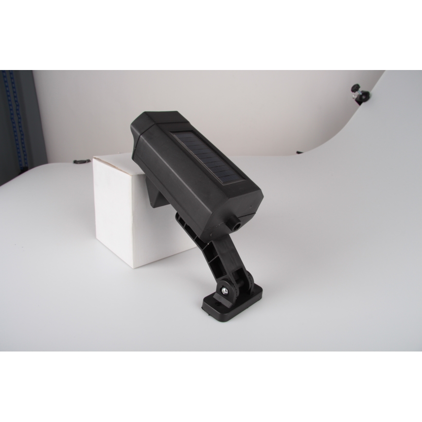 LED maketa bezpečnostnej kamery so senzorom a solárnym panelom LED/5W/5,5V 800 mAh IP65 + diaľkové ovládanie