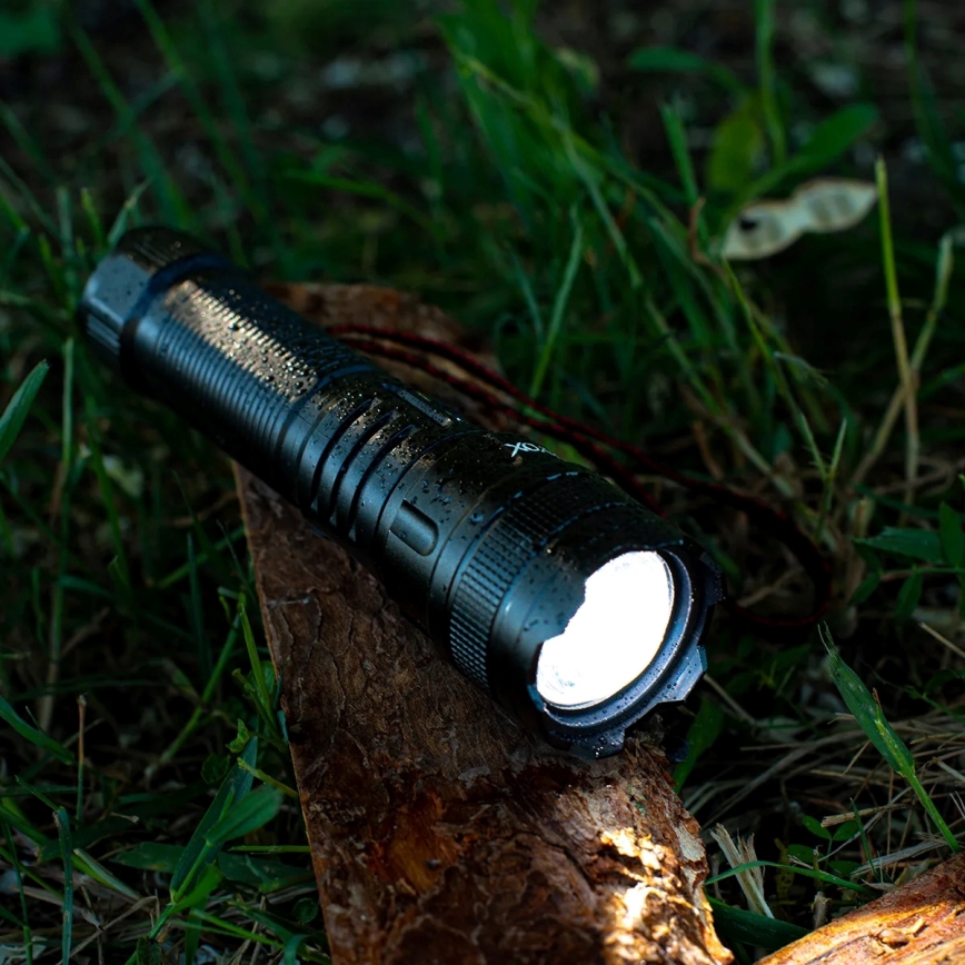 LED Stmievateľná nabíjacia baterka s funkciou powerbanky LED/10W/5V IPX4 600 lm 2000 mAh