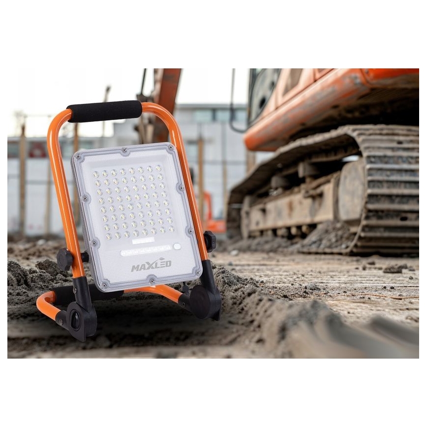 LED stmievateľný dobíjateľný reflektor so stojanom LED/50W/3,2V 4500K 5000 mAh IP65 oranžový