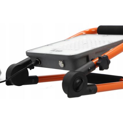 LED nabíjateľný reflektor so stojanom LED/30W/3,2V 4500K 5000 mAh IP65 oranžový
