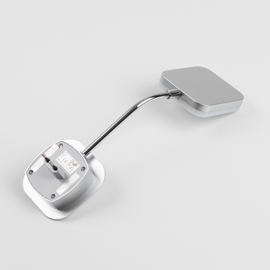 LED Nástenná lampička do zásuvky LED/3,2W/230V lesklý chróm