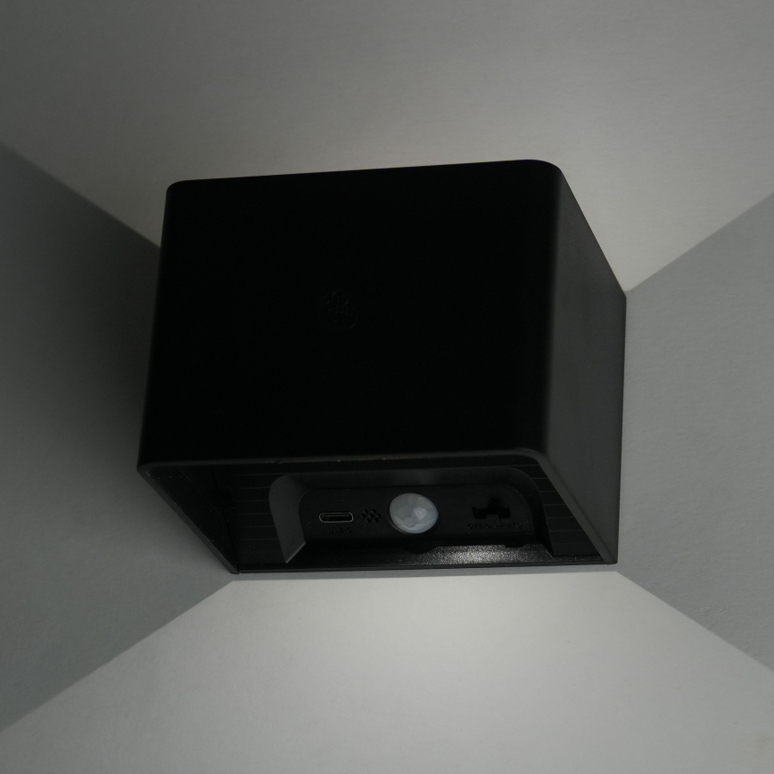 LED Stmievateľné nástenné dotykové svietidlo so senzorom MIRI LED/2,5W/3,7V 3000/4000/6400K 4000 mAh čierna