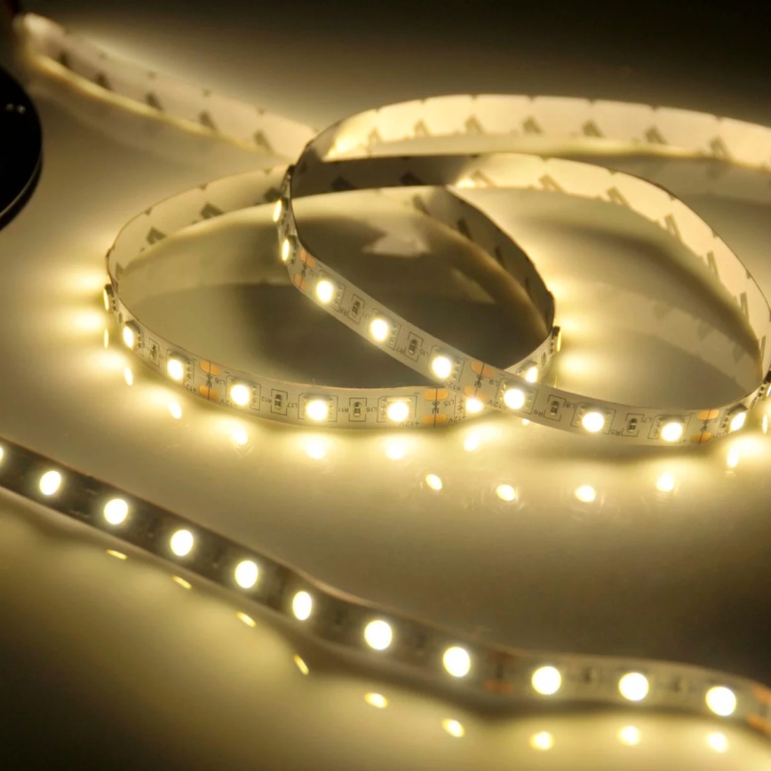 LED Pásik 5m 28W/12V IP20 3000K