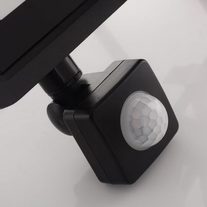 LED Reflektor so senzorom LED/20W/230V IP65