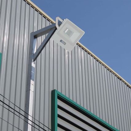 LED Reflektor so senzorom LED/50W/230V 4000K IP65 biela