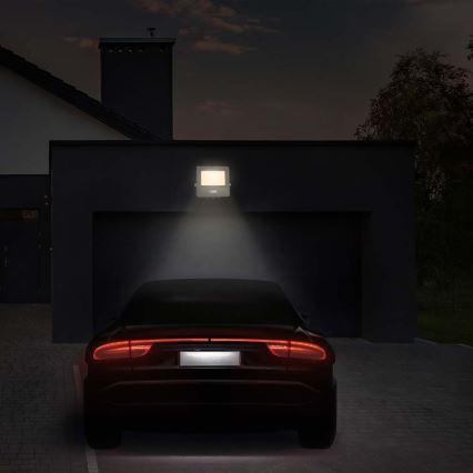 LED Reflektor so senzorom LED/50W/230V 4000K IP65 biela