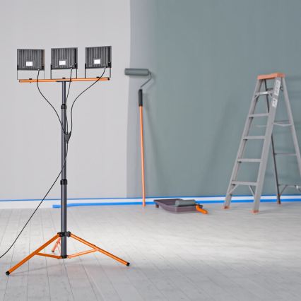 LED reflektor so stojanom 3xLED/100W/230V 4500K IP65 čierna/oranžová