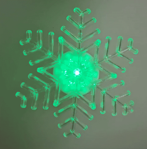 LED RGB vianočná dekorácia vločka s prísavkou LED/3xLR44