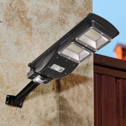 LED Solárna pouličná lampa so senzorom STREET 2xLED/6W/3,2V 12000 mAh IP65 + diaľkové ovládanie