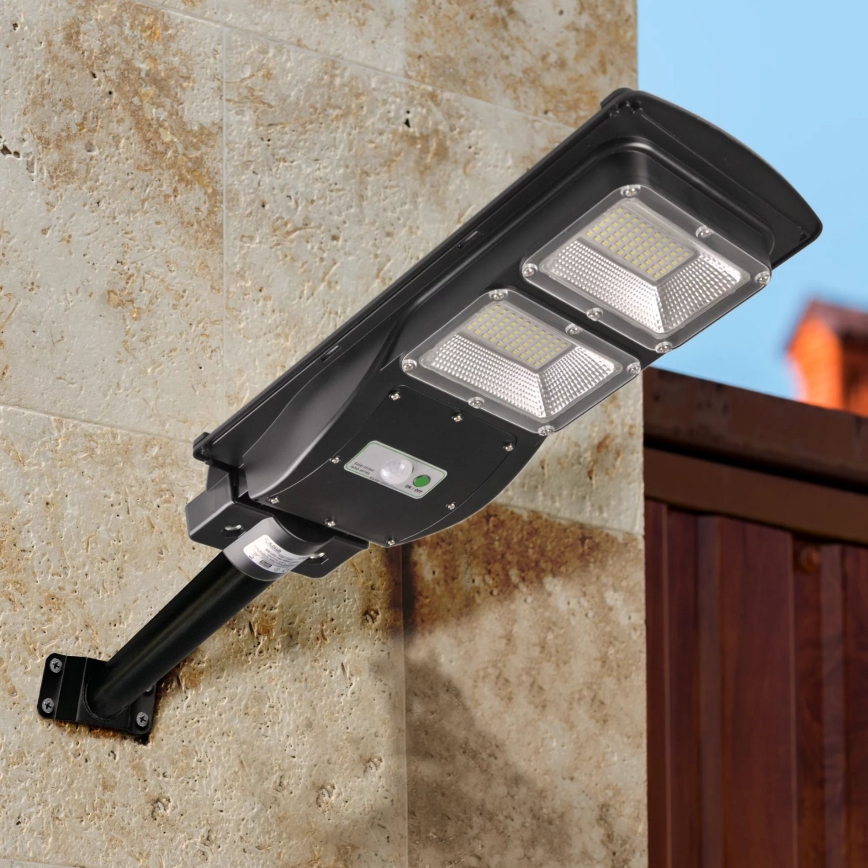 LED Solárna pouličná lampa so senzorom STREET 2xLED/6W/3,2V 12000 mAh IP65 + diaľkové ovládanie