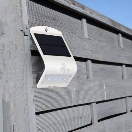 LED Solárne nástenné svietidlo so senzorom LED/1.5W/3,7V IP65 1200 mAh