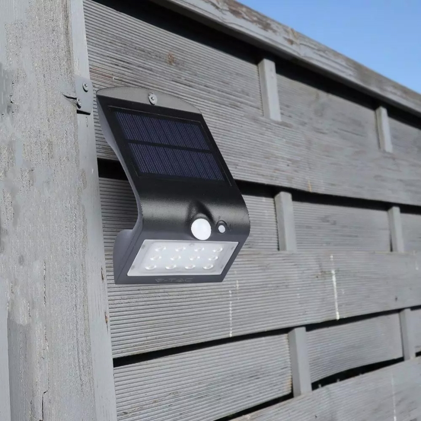 LED Solárne nástenné svietidlo so senzorom LED/1.5W/3,7V IP65 1200 mAh