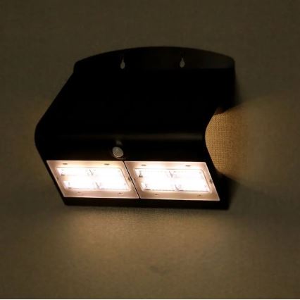 LED Solárne nástenné svietidlo so senzorom LED/7W/3,7V 4000K IP65 4000 mAh čierna