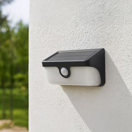 LED solárne nástenné svietidlo so senzorom LINK LED/5W/3,7V IP65 čierne