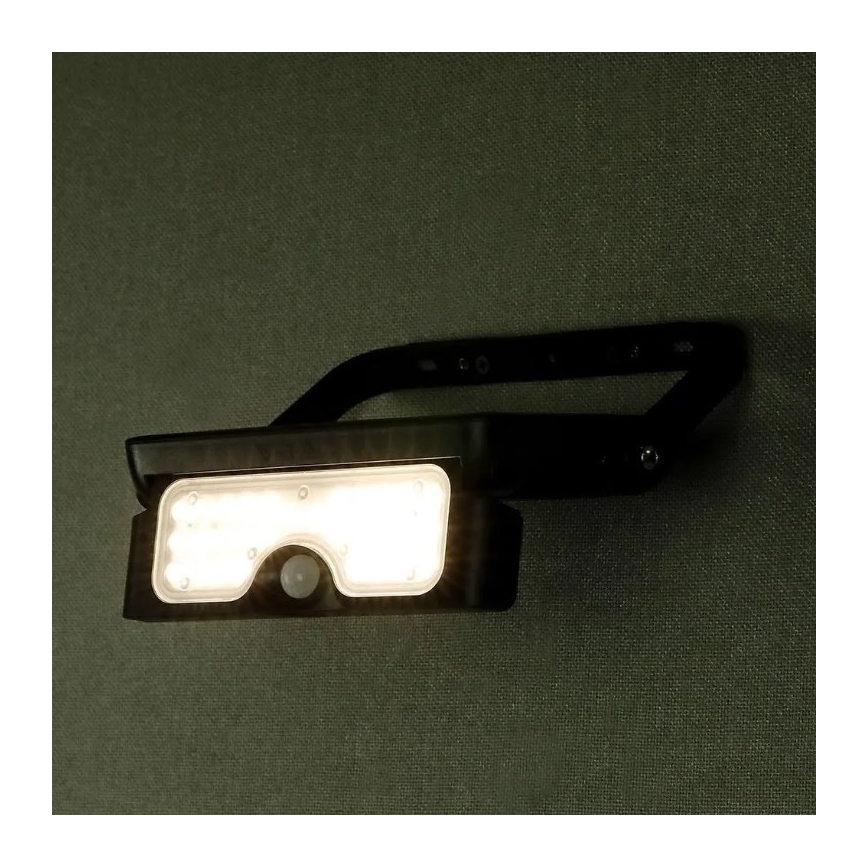 LED Solárny reflektor so senzorom LED/5W/3,7V IP65 4000K 3000 mAh