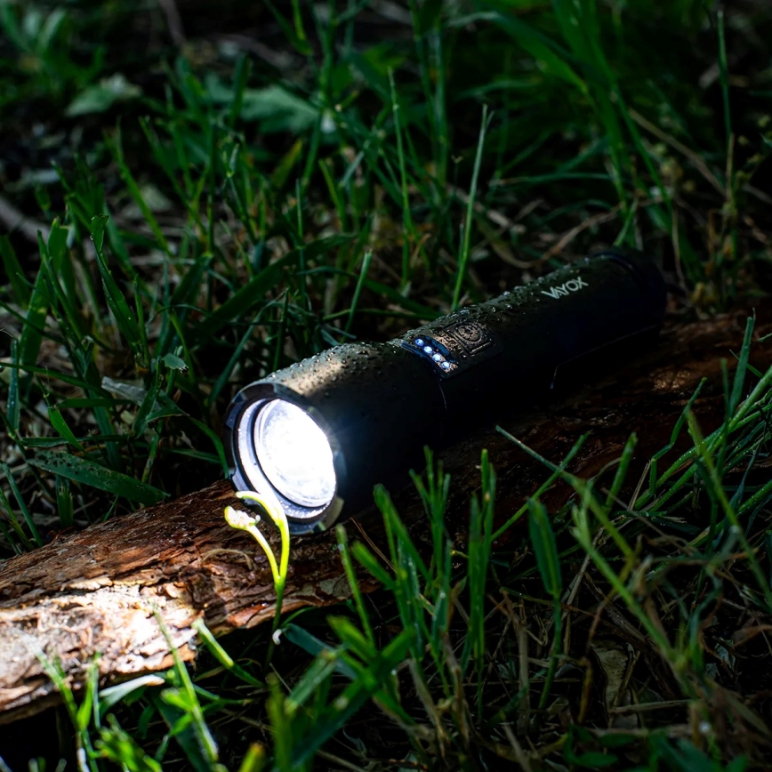 LED Stmievateľná nabíjacia baterka LED/20W/5V IPX4 800 lm 2000 mAh