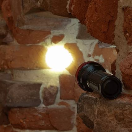 LED Stmievateľná nabíjacia baterka LED/20W/5V IPX5 2000 lm 6000 mAh
