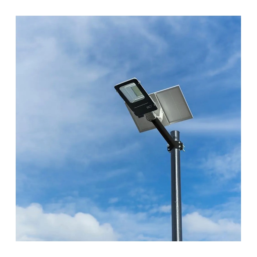 LED Stmievateľná solárna pouličná lampa LED/50W/6,4V 4000K IP65 50000 mAh + diaľkové ovládanie